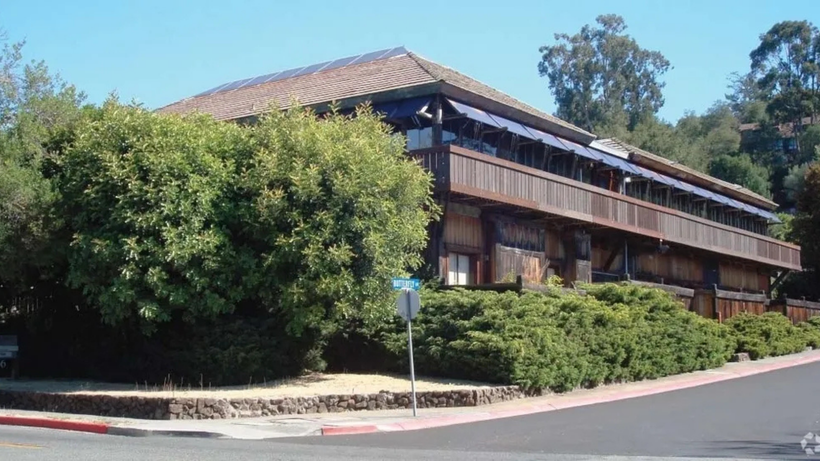 1036 Sir Francis Drake Blvd